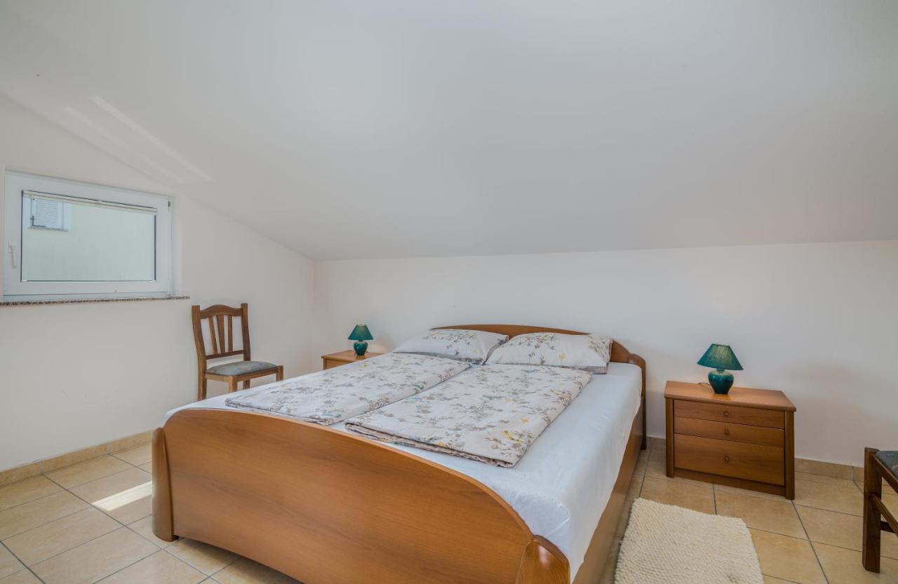 Pansion Dujmovic 1 Apartment Малинска Екстериор снимка