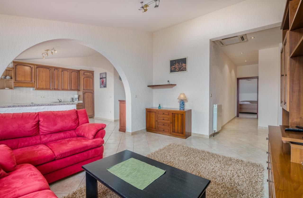 Pansion Dujmovic 1 Apartment Малинска Екстериор снимка