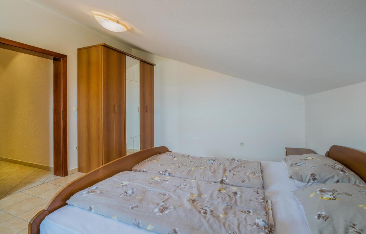 Pansion Dujmovic 1 Apartment Малинска Екстериор снимка