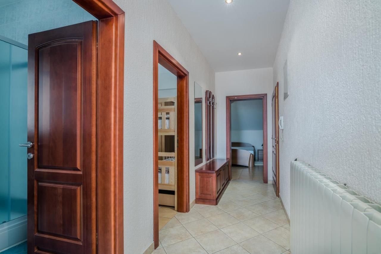 Pansion Dujmovic 1 Apartment Малинска Екстериор снимка
