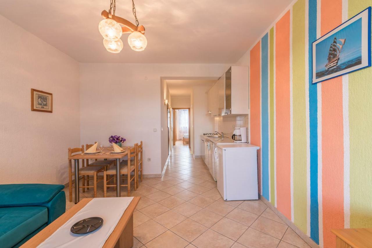 Pansion Dujmovic 1 Apartment Малинска Екстериор снимка