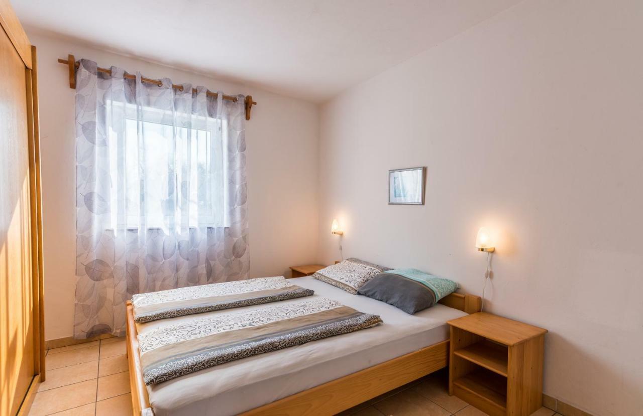 Pansion Dujmovic 1 Apartment Малинска Екстериор снимка