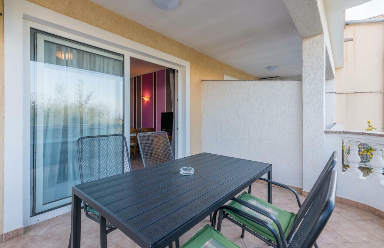Pansion Dujmovic 1 Apartment Малинска Екстериор снимка