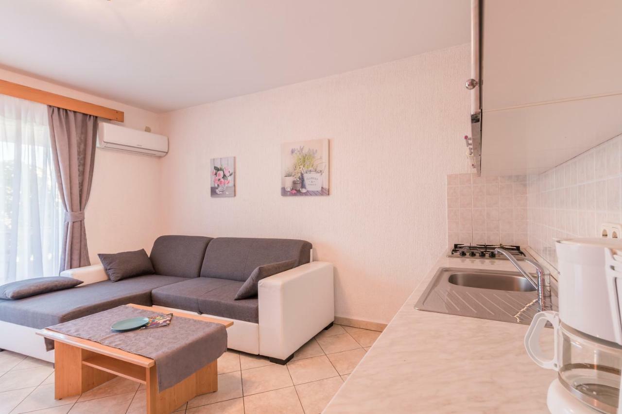Pansion Dujmovic 1 Apartment Малинска Екстериор снимка
