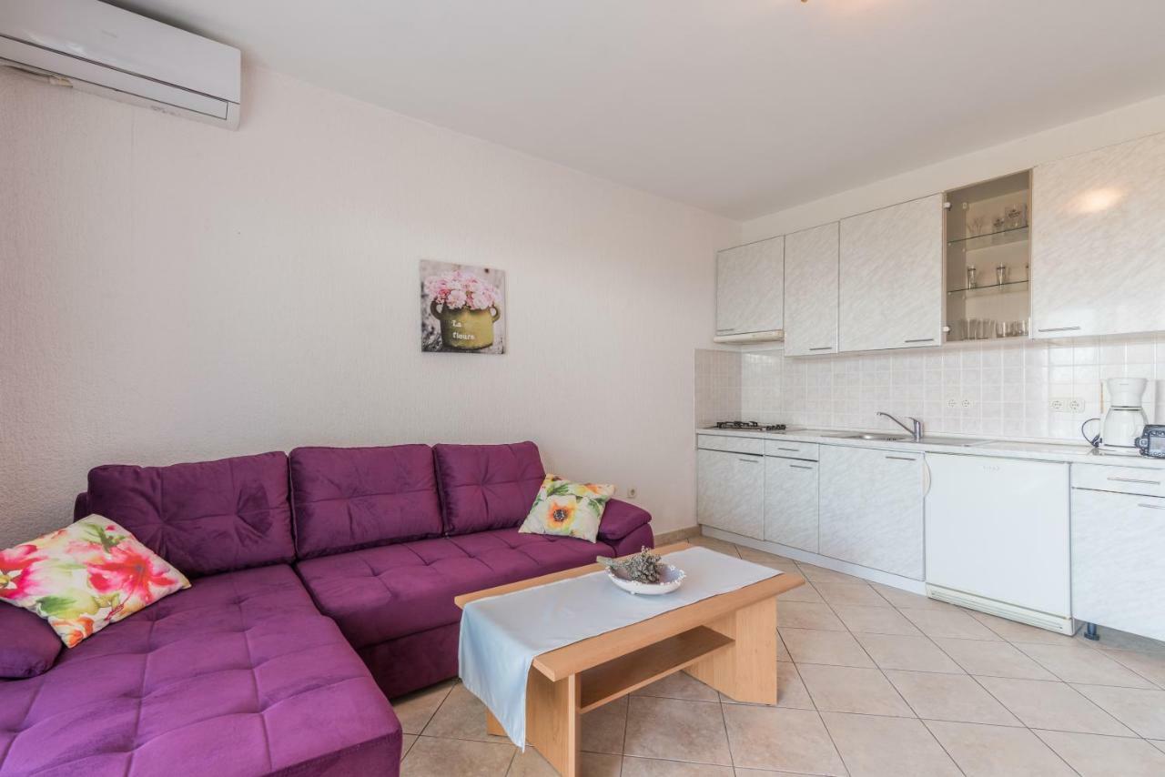Pansion Dujmovic 1 Apartment Малинска Екстериор снимка