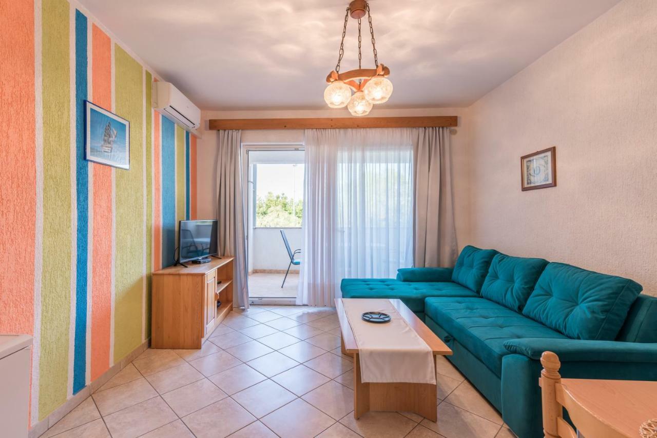 Pansion Dujmovic 1 Apartment Малинска Екстериор снимка