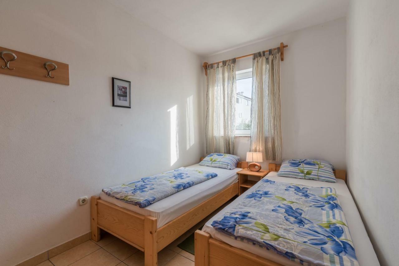 Pansion Dujmovic 1 Apartment Малинска Екстериор снимка