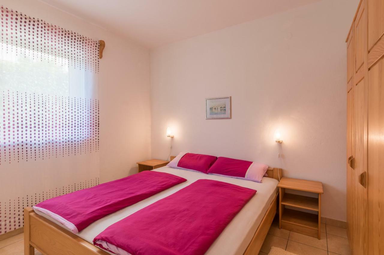 Pansion Dujmovic 1 Apartment Малинска Екстериор снимка