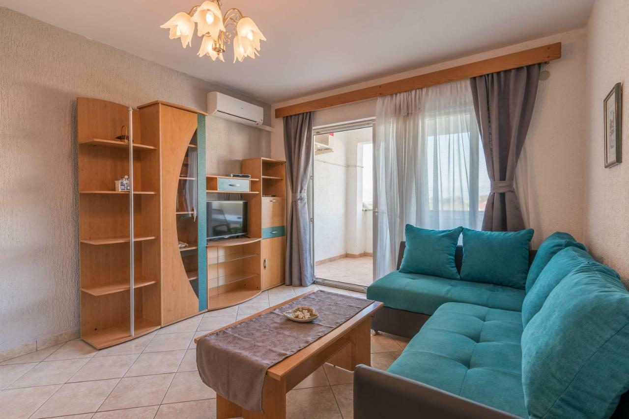 Pansion Dujmovic 1 Apartment Малинска Екстериор снимка