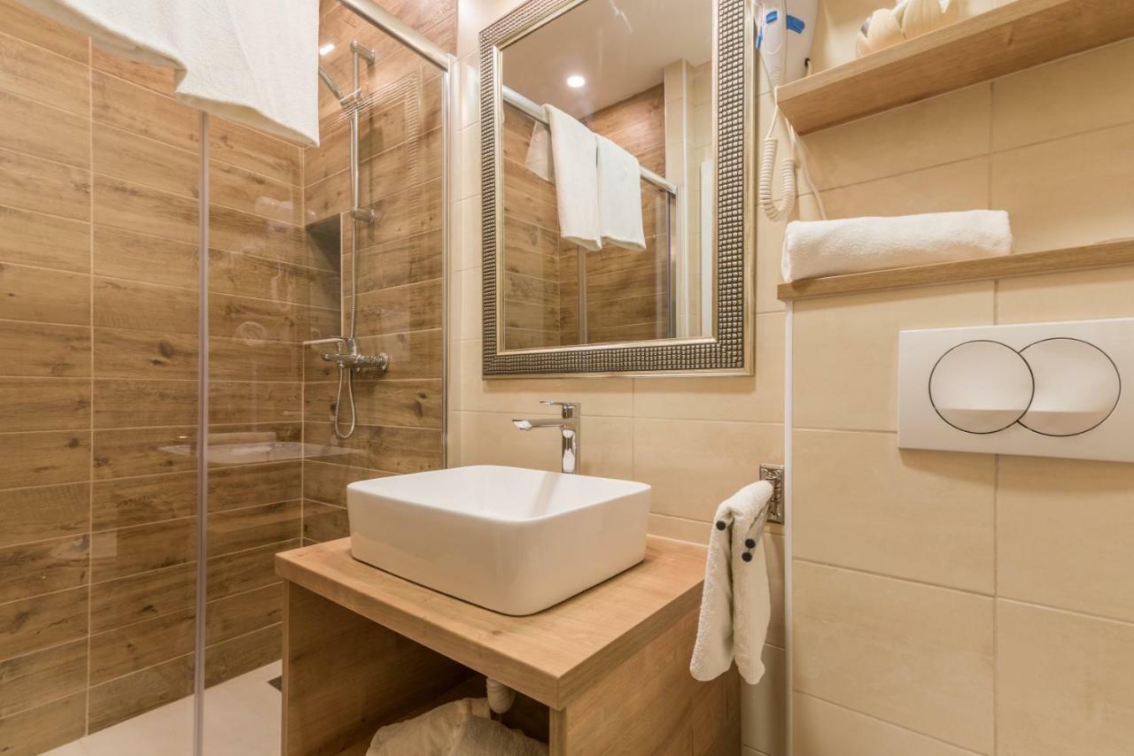 Pansion Dujmovic 1 Apartment Малинска Екстериор снимка