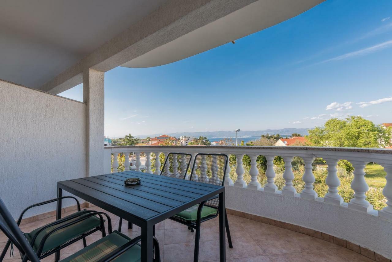 Pansion Dujmovic 1 Apartment Малинска Екстериор снимка