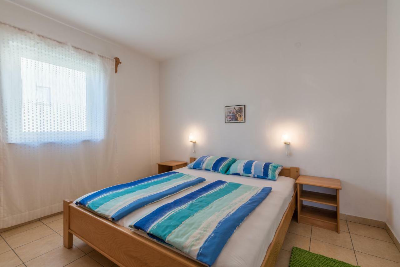 Pansion Dujmovic 1 Apartment Малинска Екстериор снимка