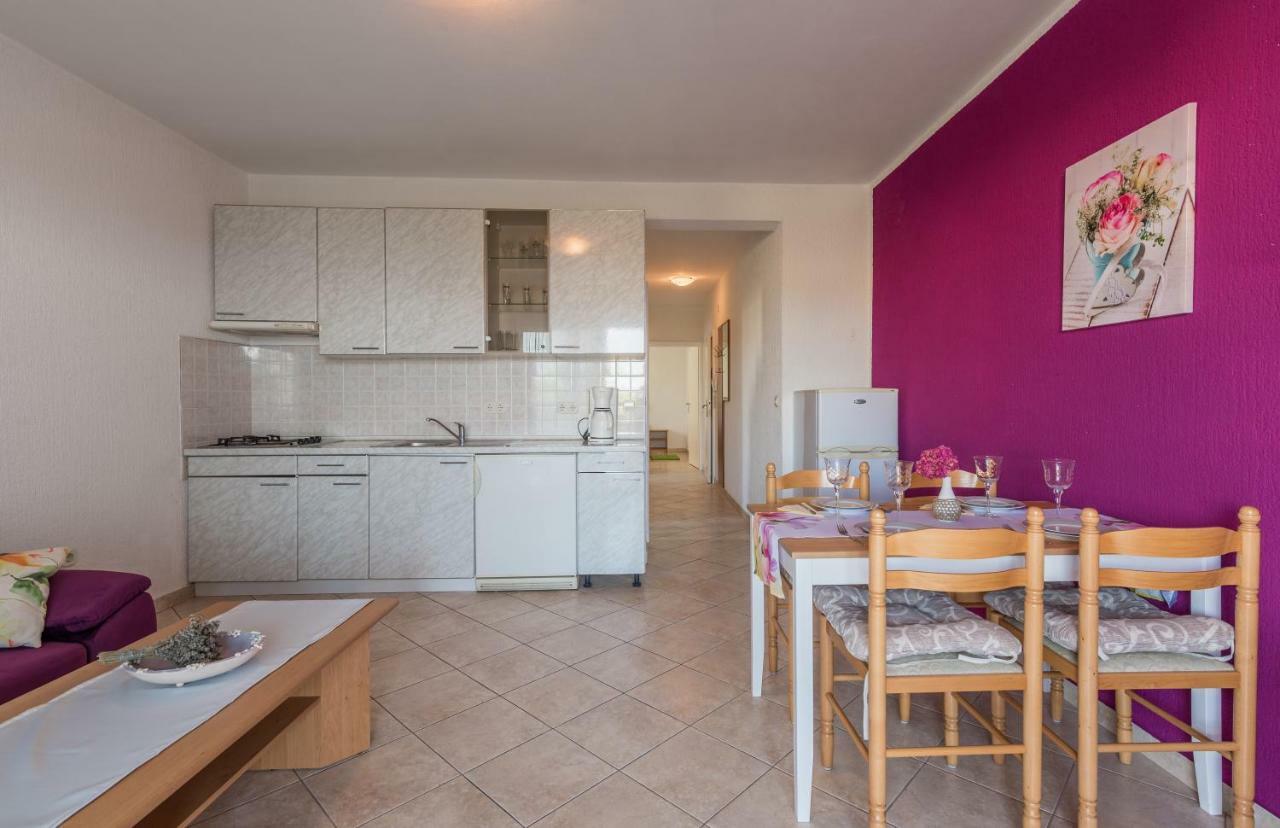 Pansion Dujmovic 1 Apartment Малинска Екстериор снимка