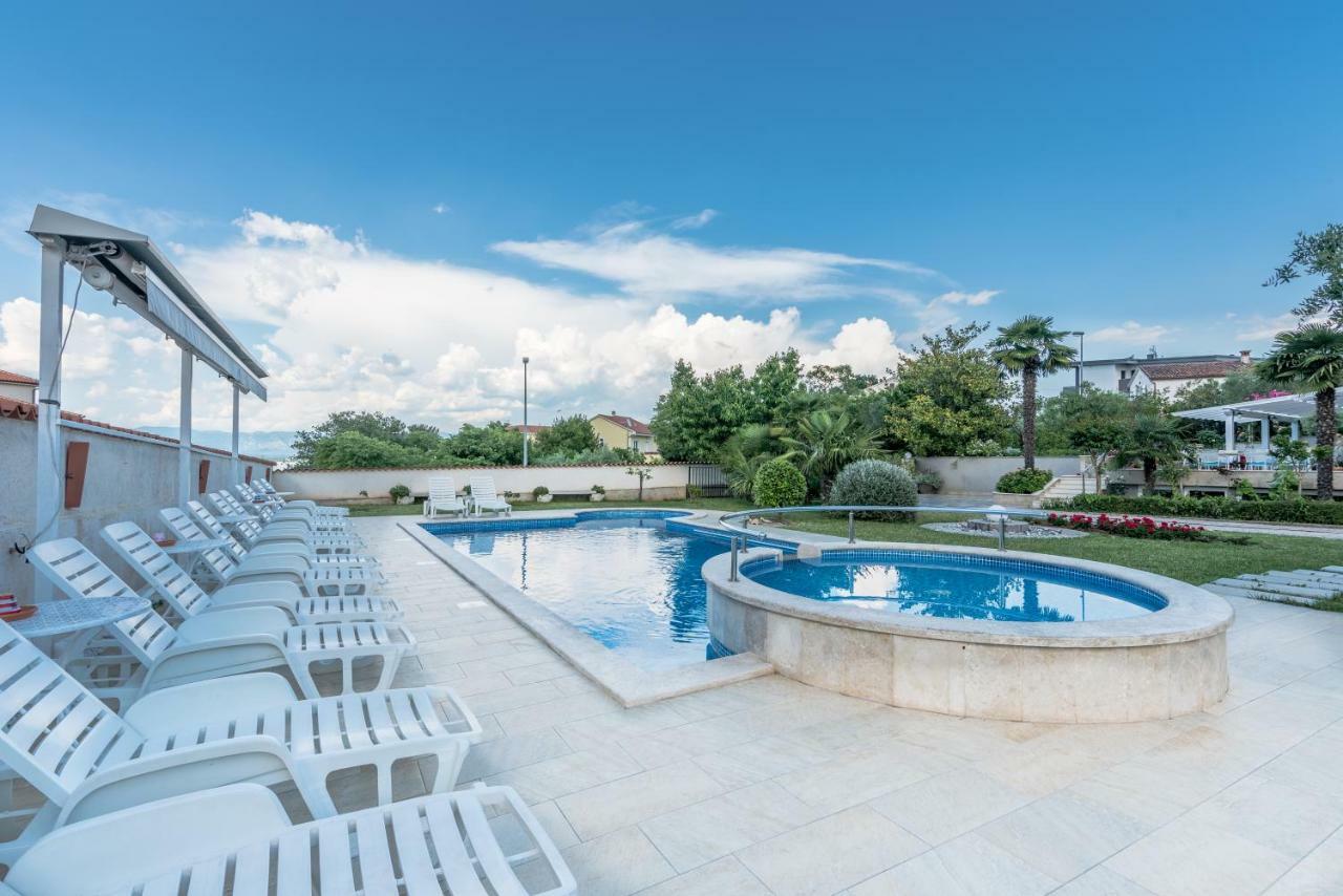 Pansion Dujmovic 1 Apartment Малинска Екстериор снимка